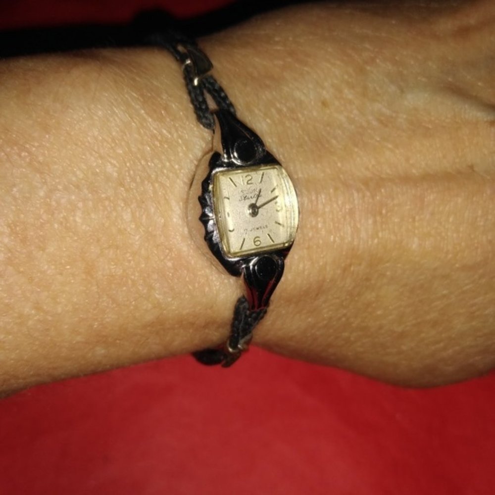 Elgin Star light ladies 17 jewel watch.